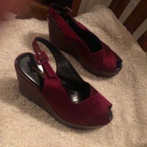 Stephanie Kelian Burgundy satin wedges size 8